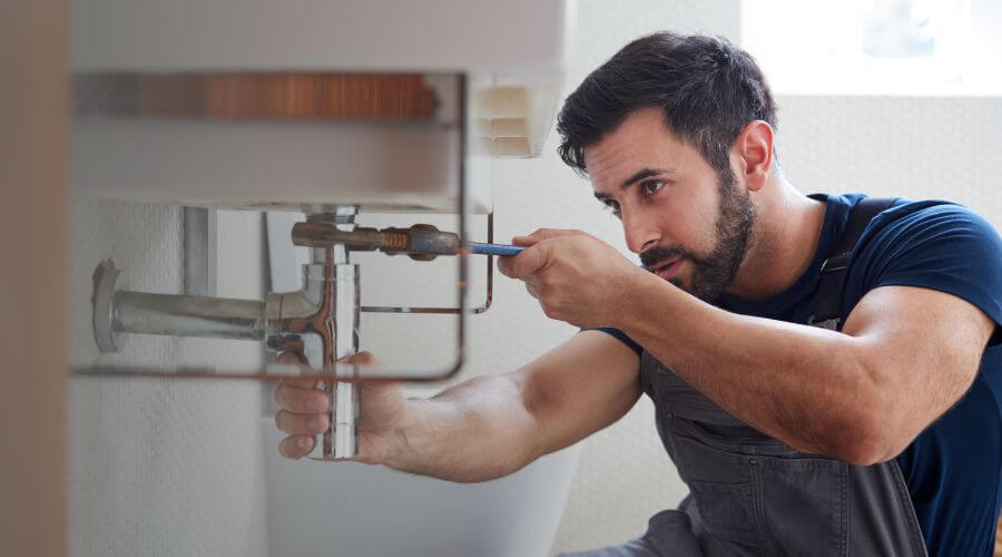 Water heater thermostat replacement in Metamora, IN